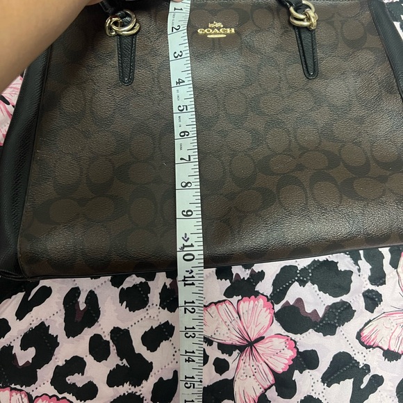 Coach Purse Signature C - Picture 14 of 16